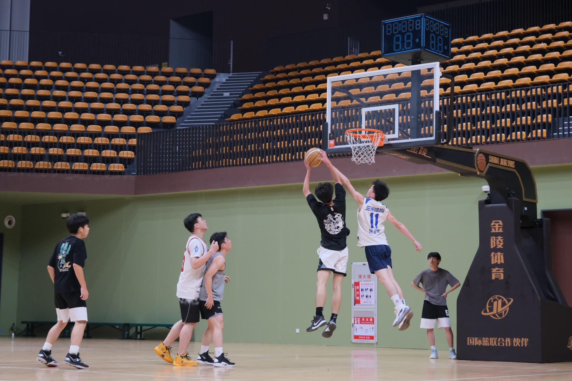 陕西男篮气贯长虹，主场告捷战胜上海队