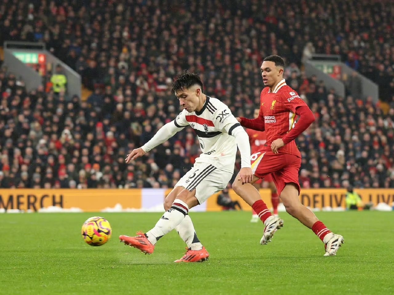 曼联客场逼平对手,保持不败 曼联客场逼平对手,保持不败