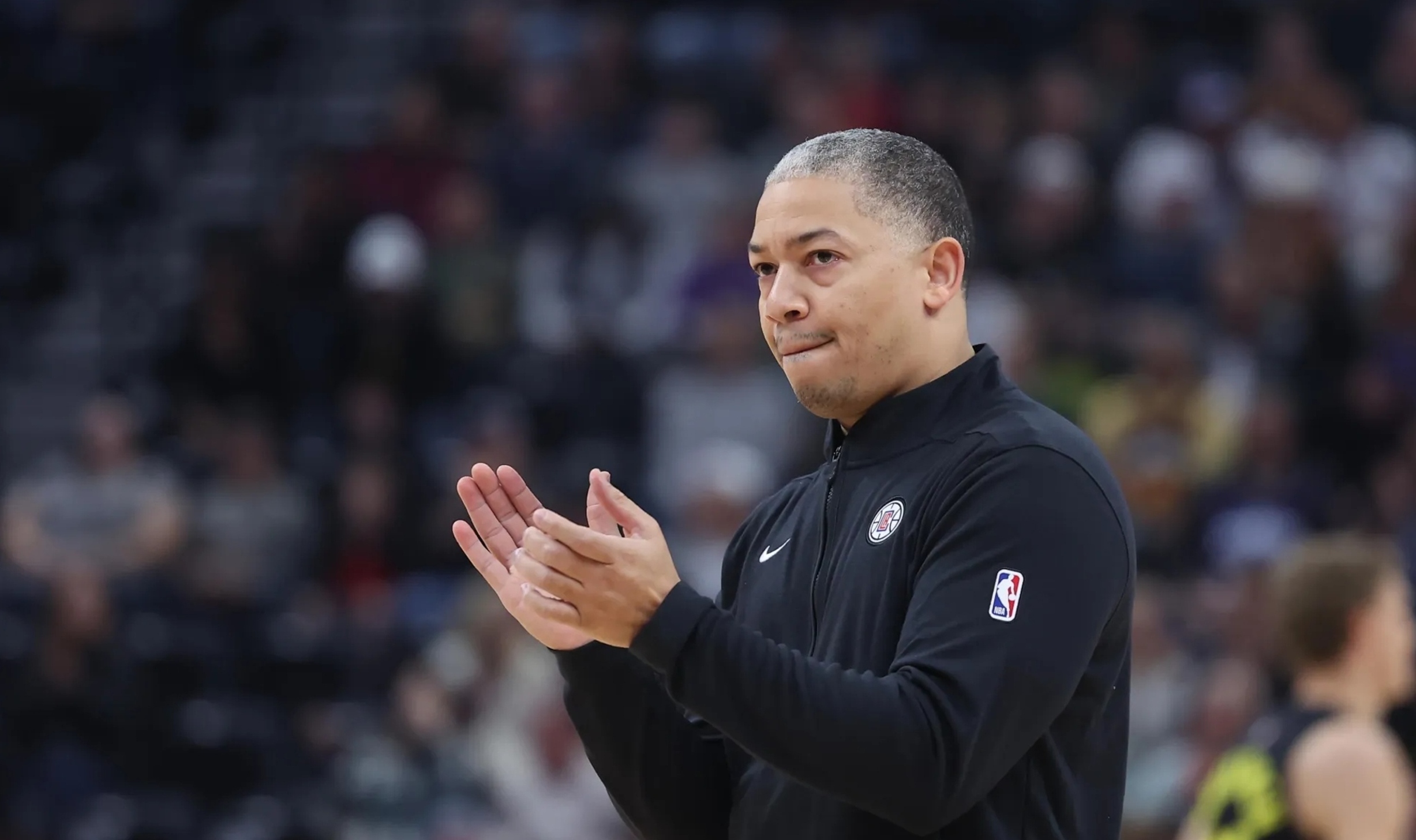 快船队主帅决定更换战术,力保胜利 快船队主帅决定更换战术,力保胜利