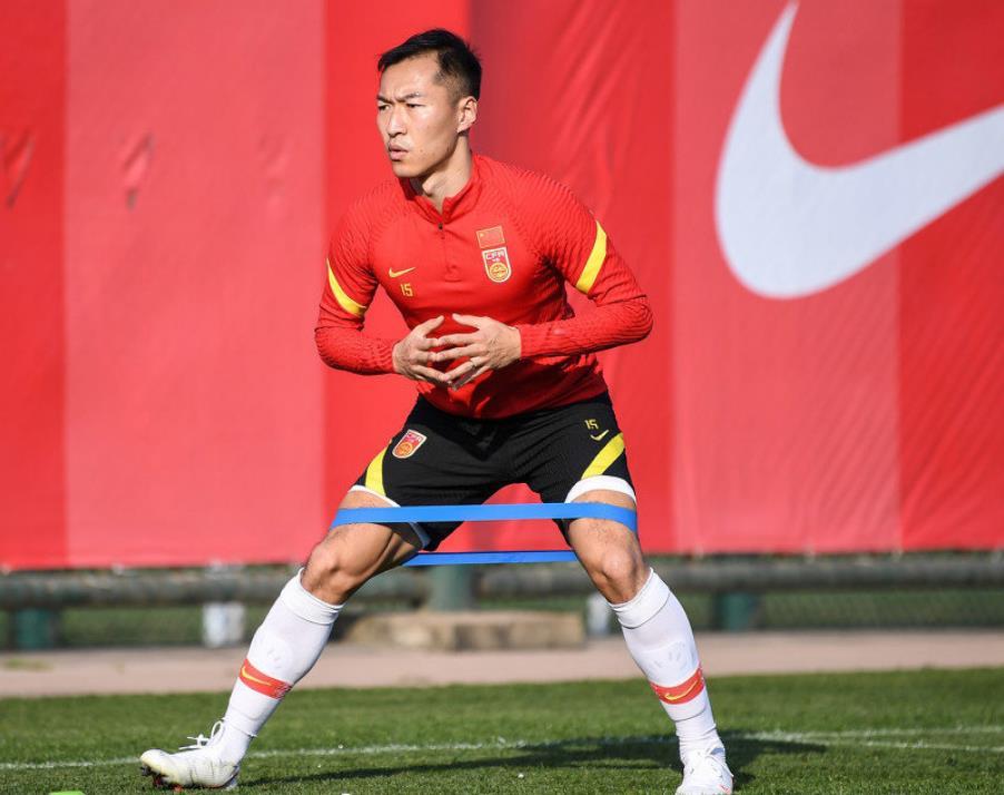 活塞锋线表现抢眼,成功击退对手 活塞锋线表现抢眼,成功击退对手