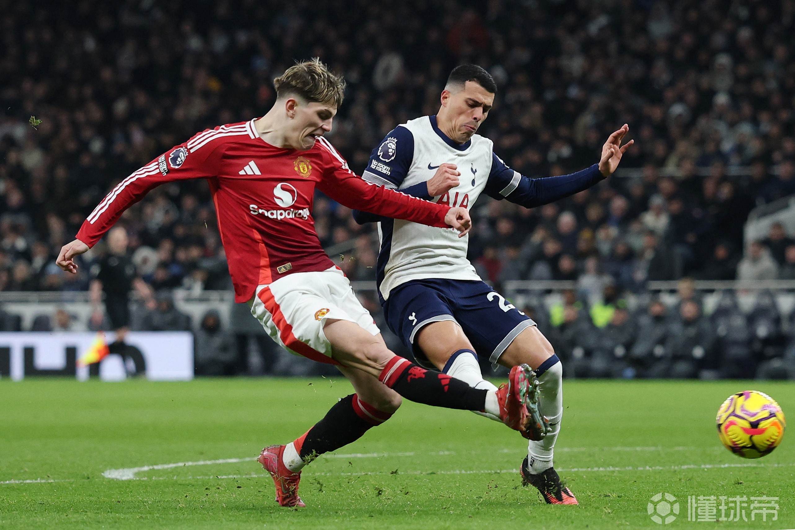 曼联球队胜出争夺明星球员转会战 曼联球队胜出争夺明星球员转会战