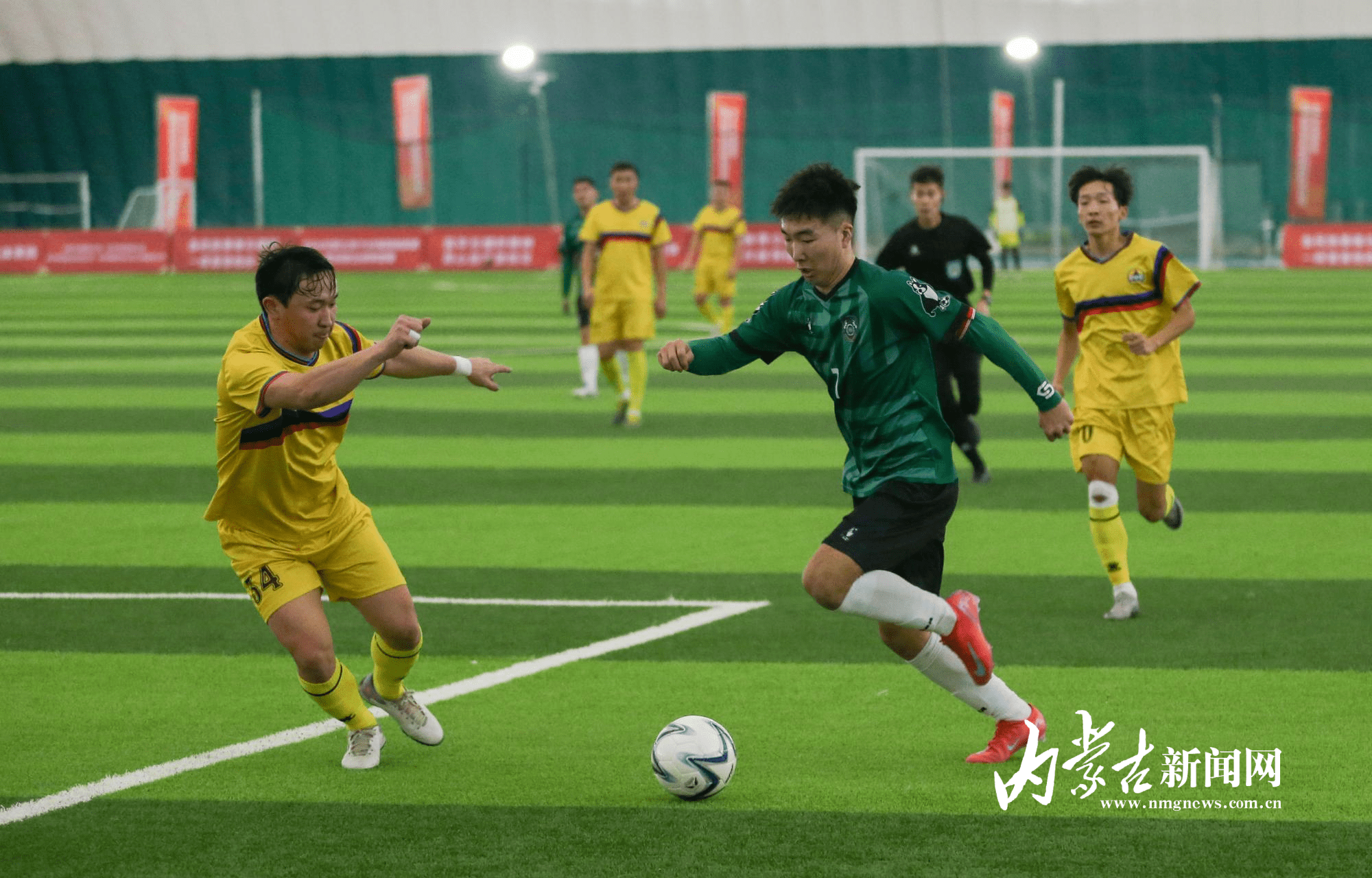 足球精彩比拼,激烈角逐吸睛 足球精彩比拼,激烈角逐吸睛