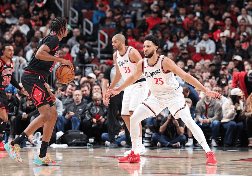 76人击败快船迎来两连胜 76人击败快船迎来两连胜