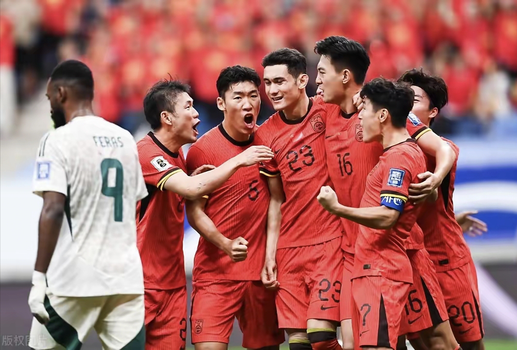 开云体育入口-双方球队在场上角逐的场面引人入胜