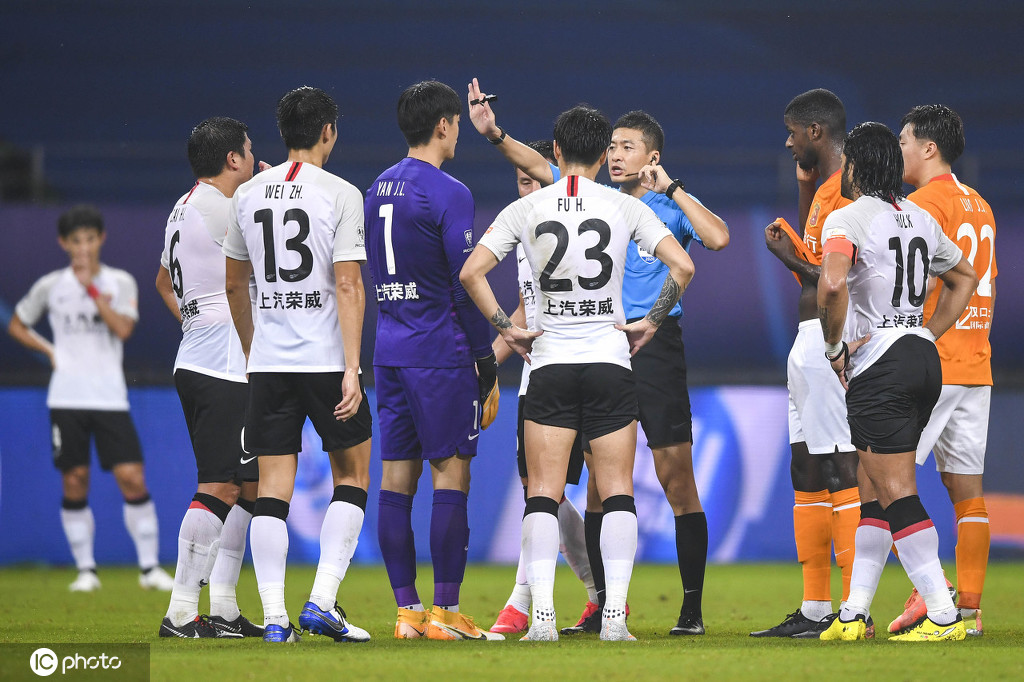 开云体育官方网站-武汉卓尔艰苦战平浙江绿城，难分胜负场面激烈