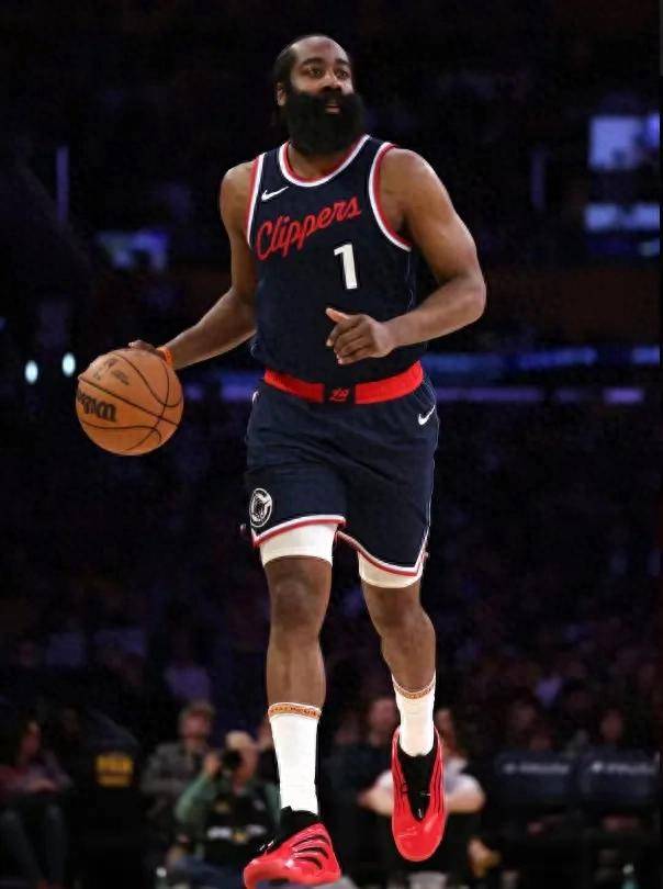 开云体育APP下载-火箭首战对勇士犹豫不决，哈登需更加果决