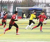 开云体育入口-燃情对决:铁血角逐再现辉煌