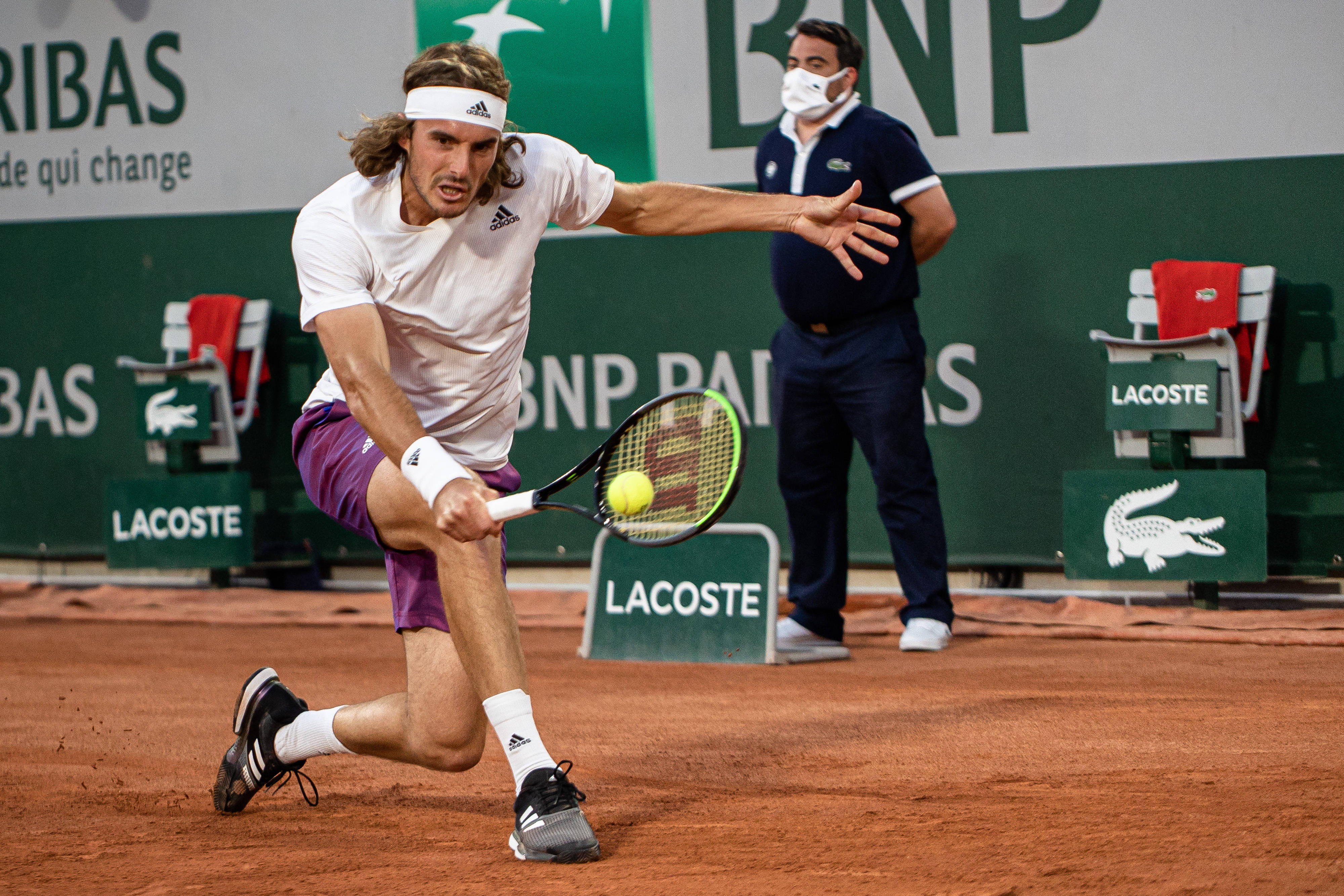 开云体育在线-法网鏖战ATP总决赛，西西帕斯扛起全队