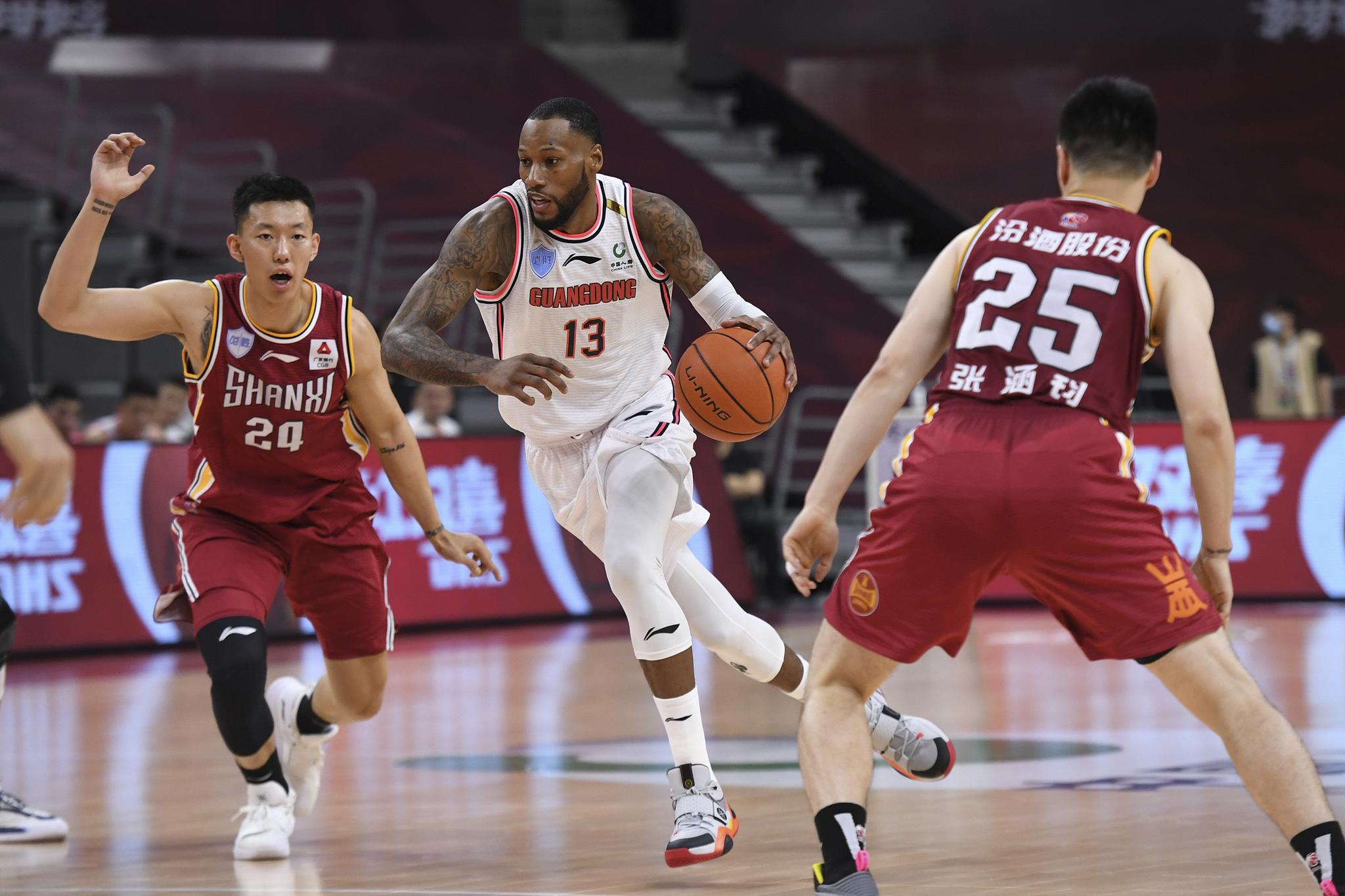 山东队轻取爵士,易建联统治全场的简单介绍 山东队轻取爵士,易建联统治全场的简单介绍